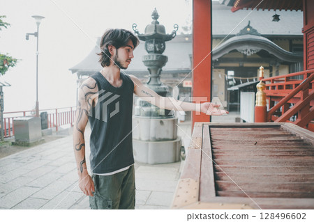 白人 外國人 遊覽 128496602