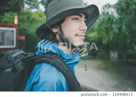 alien, caucasian, sightseeing 128496613