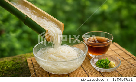 竹流素麵套餐和清爽的夏季小吃(含調味品和湯) 竹流素麵套餐和清爽的夏季小吃(含調味品和湯) 128498631