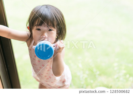 Houseplants and Japanese toddlers 128500682