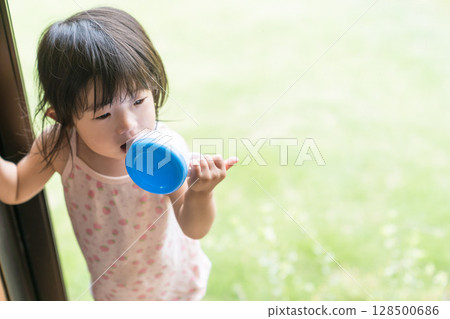 室內植物和日本幼兒 128500686