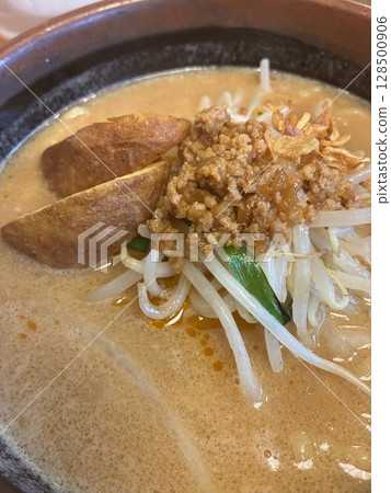 Eat "Miso Ramen" at a miso ramen specialty store Eat "Miso Ramen" at a miso ramen specialty store 128500906