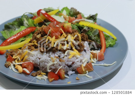 Taco rice  128501884