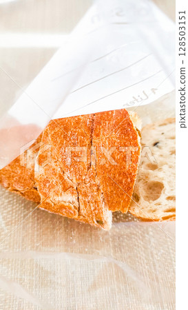 Sliced bread being preserved in freezer bag for longer shelf life 128503151