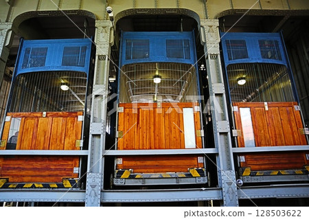 Old Elbe Tunnel in Hamburg, Germany Old Elbe Tunnel in Hamburg, Germany 128503622