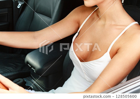Sexy woman driver in a car 128505600