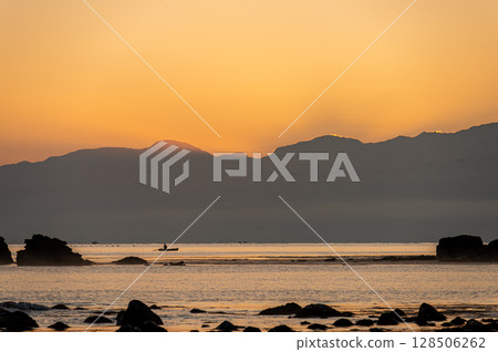 Amaharu海岸的早晨視圖 128506262