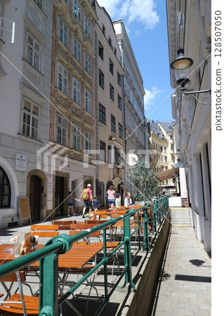 Vienna's streets and tables 128507050