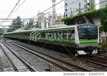 E233 series 6000 series Kura 028 train, Yokohama Line, Yamanote Freight Line, Tokyo General Rolling Stock Center E233 series 6000 series Kura 028 train, Yokohama Line, Yamanote Freight Line, Tokyo General Rolling Stock Center 128507271