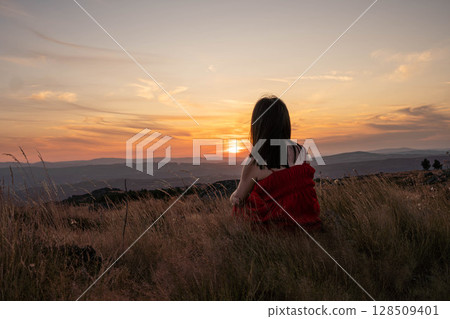 Silhouette on the Hill Silhouette on the Hill 128509401