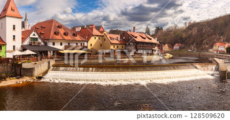 Riverside dam in Cesky Krumlov, Czech Republic Riverside dam in Cesky Krumlov, Czech Republic 128509620