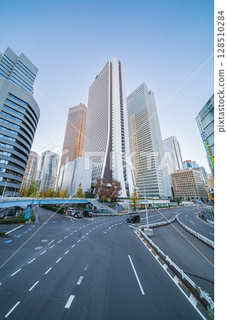 Looking up at the buildings of Shinjuku New City in the evening, Tokyo Looking up at the buildings of Shinjuku New City in the evening, Tokyo 128510284