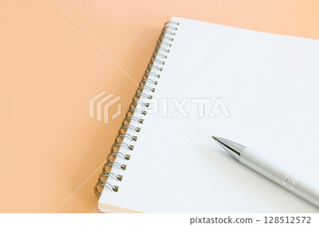 Ring notebook and ballpoint pen Writing utensils 3:2 Ring notebook and ballpoint pen Writing utensils 3:2 128512572