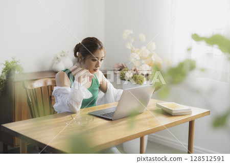 A woman using a computer 128512591