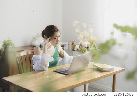 A woman using a computer A woman using a computer 128512592