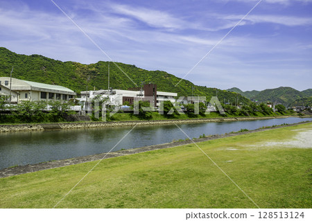 愛媛縣宇和島市岩松、對馬町、宇和島市岩松社區中心、岩松河 128513124