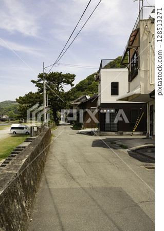 Tsushima Town Iwamatsu, River Street, Uwajima City, Ehime Prefecture 128513271