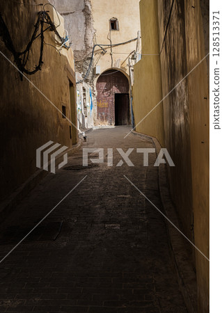 Morocco Fes labyrinth road 128513371