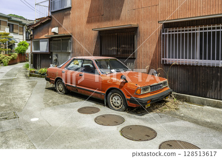 愛媛縣宇和島市對馬町岩松大街日產藍鳥 128513617