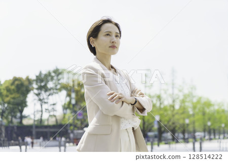 Portrait of a young businesswoman standing outdoors with arms crossed 128514222