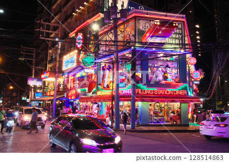 菲律賓在行動-馬尼拉城市景觀中繁華的布爾戈斯街的夜景(2025 年 5 月) 菲律賓在行動-馬尼拉城市景觀中繁華的布爾戈斯街的夜景(2025 年 5 月) 128514863