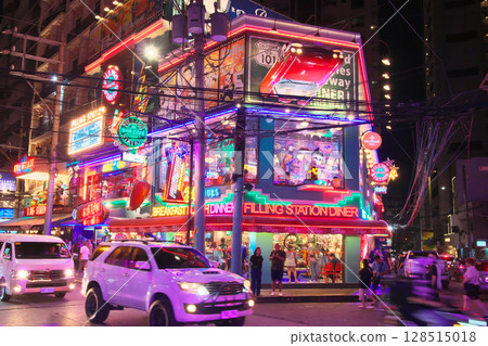 菲律賓在行動-馬尼拉城市景觀中繁華的布爾戈斯街的夜景(2025 年 5 月) 菲律賓在行動-馬尼拉城市景觀中繁華的布爾戈斯街的夜景(2025 年 5 月) 128515018