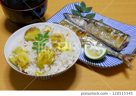 栗子飯和烤秋刀魚（秋天的味道） 128515345