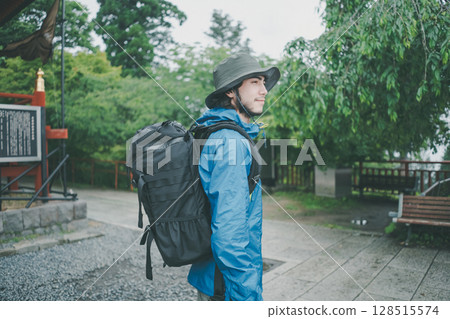 alien, caucasian, sightseeing 128515574