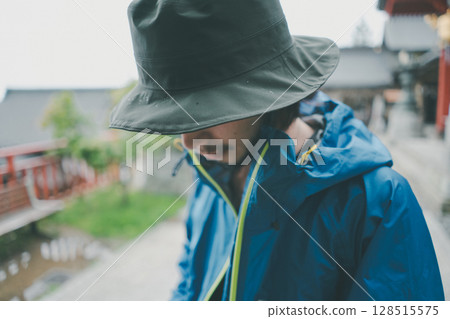 alien, caucasian, sightseeing 128515575
