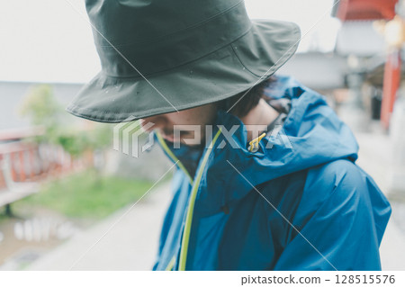 alien, caucasian, sightseeing 128515576