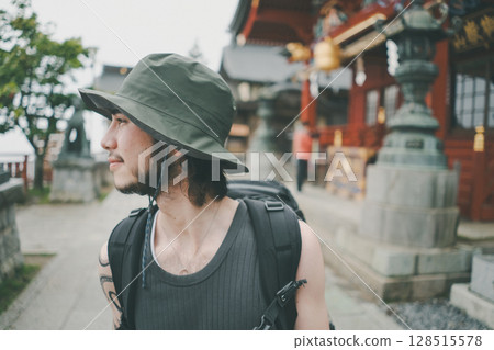 alien, caucasian, sightseeing 128515578