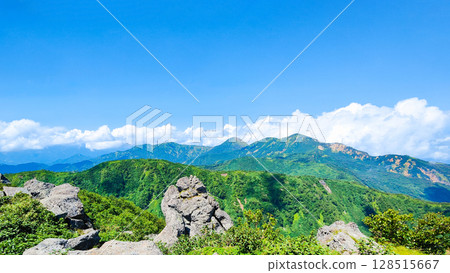 夏季攀登妙高山(從北峰頂眺望燒山、火內山) 夏季攀登妙高山(從北峰頂眺望燒山、火內山) 128515667