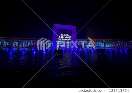 大阪關西世博會：水廣場與大屋頂環的夜景 128515764