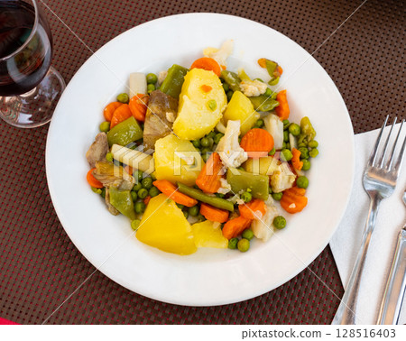 Vegetable stew served on platter to table 128516403