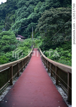 山間河流上的橋 山間河流上的橋 128517700