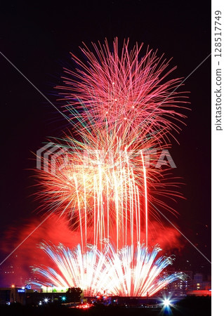 Inagawa Fireworks Festival (Kawanishi City, Hyogo Prefecture) (Ikeda City, Osaka Prefecture) 128517749