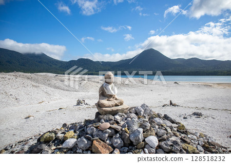 Mount Osore, Lake Usori, Gokurakuhama 128518232