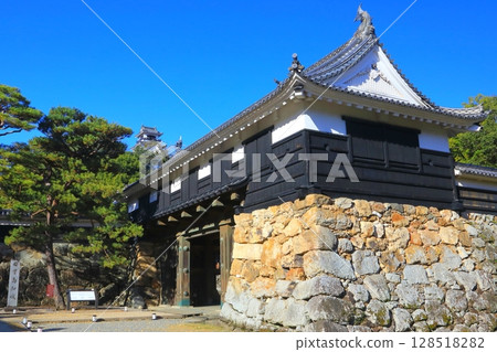 高知城（大手前門） 128518282