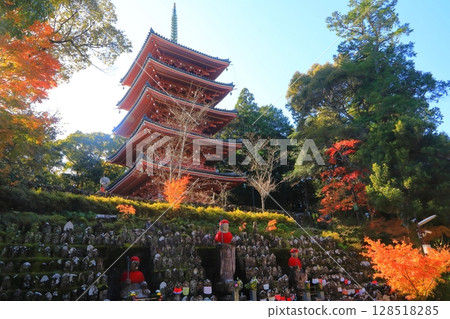 Autumn Chikurinji Five-storied Pagoda (Shikoku Sacred Ground No. 31 Fudasho) 128518285