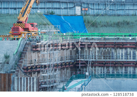 京都府八幡市與大阪府枚方市之間的新名神高速公路建設現場 128518738