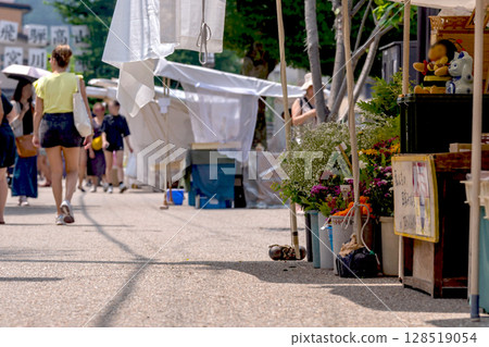 250709 Miyagawa Morning Market Illustration 111g020 128519054