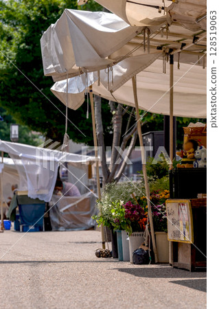 250709 Miyagawa Morning Market Illustration 111g091 250709 Miyagawa Morning Market Illustration 111g091 128519063