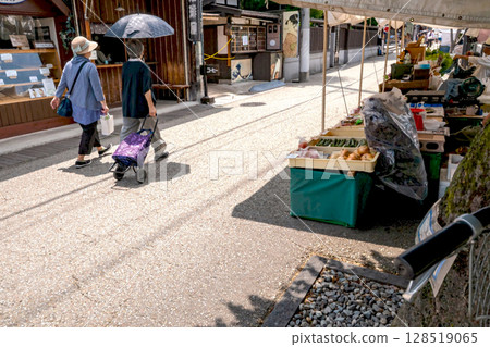 250709 Miyagawa morning market illustration 111s120 128519065