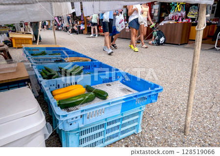 250709 Miyagawa morning market illustration 111s135 128519066