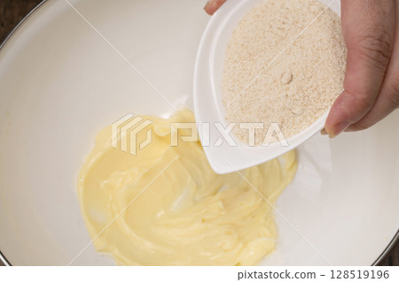 Make the almond cream and pour it into the tart dough. Make the almond cream and pour it into the tart dough. 128519196