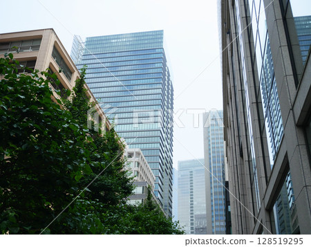 The sky seen through the gap between skyscrapers | Marunouchi The sky seen through the gap between skyscrapers | Marunouchi 128519295