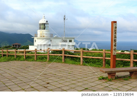 津輕半島的龍飛崎燈塔（青森縣外濱町） 128519694