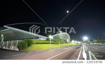 夜晚的四日市巨蛋 夜晚的四日市巨蛋 128519780