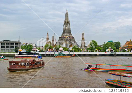 Thailand, Wat Arun (Temple of Dawn) 128519813