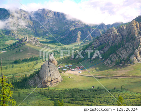 蒙古特日勒吉的草原與龜岩 128520024